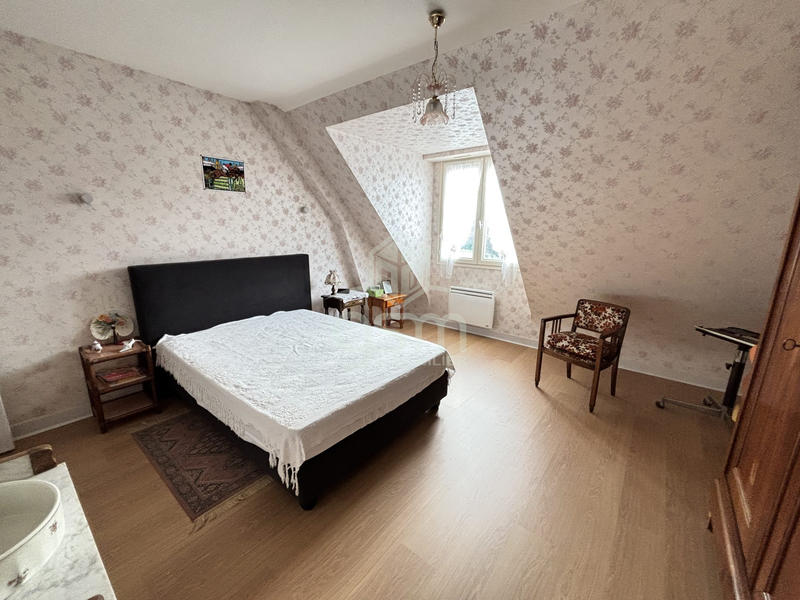 Maison traditionnelle - 203 m² - 7 pièces