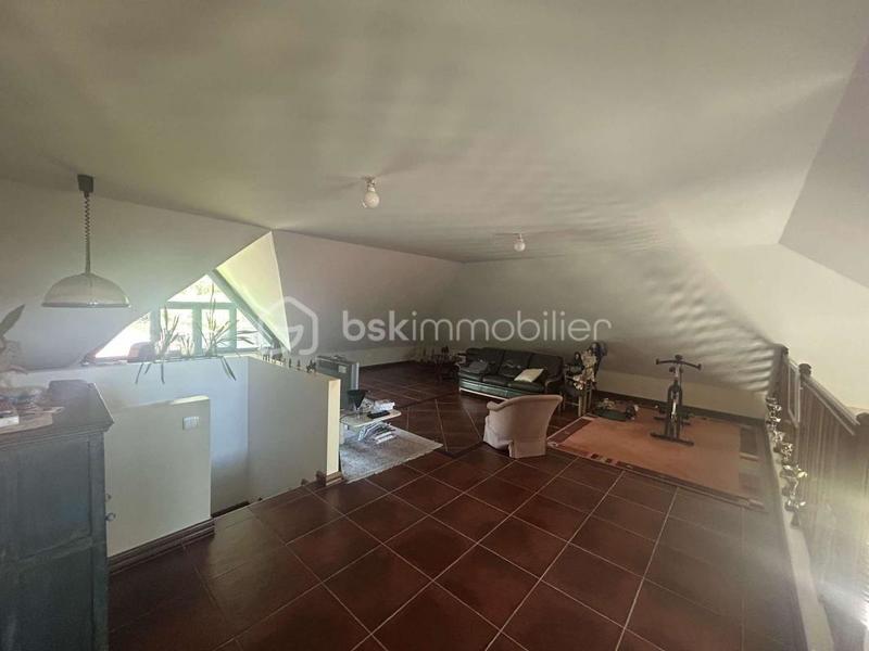 Maison - 210 m² - 5 pièces