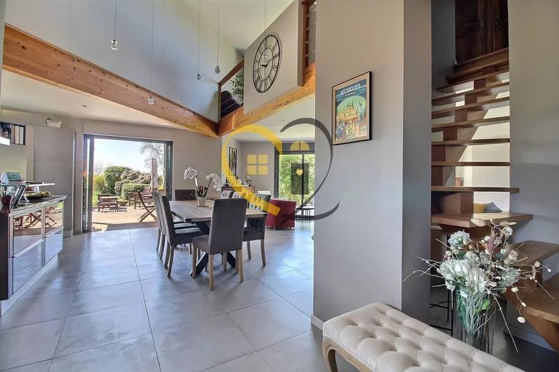 Maison - 176 m² - 6 pièces