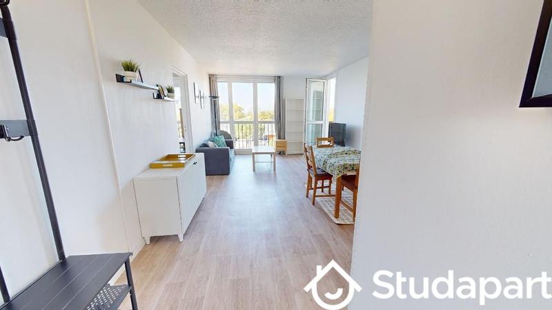 Chambre - 75 m² - 1 pièce