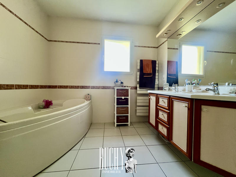 Maison - 185 m² - 5 pièces