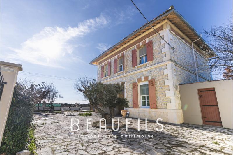 Maison - 162 m² - 9 pièces