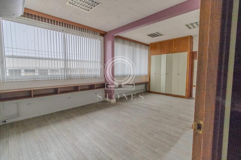 Bureau - 142 m² - 6 pièces