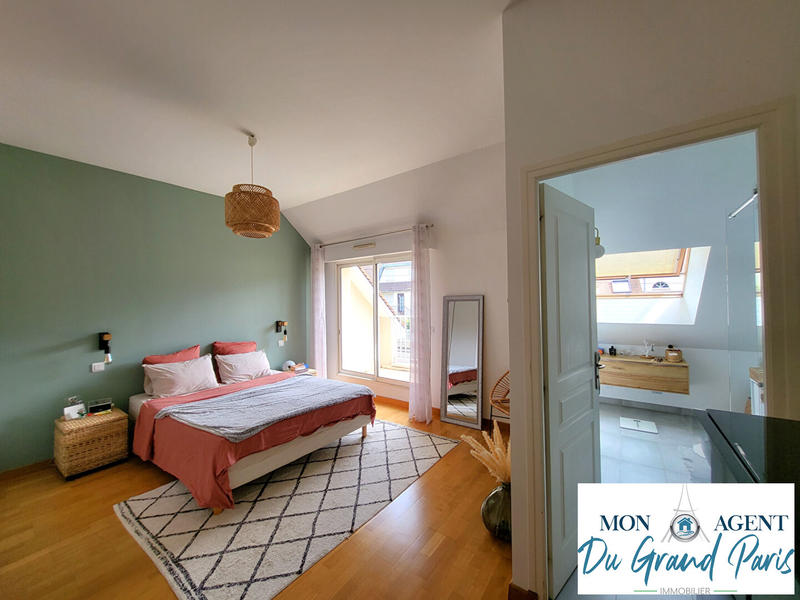 Maison - 216 m² - 10 pièces