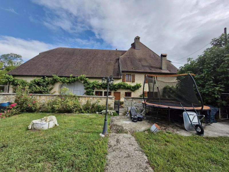 Maison de village - 210 m² - 9 pièces