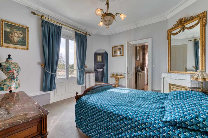 Maison - 223 m² - 10 pièces