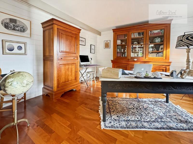 Maison - 217 m² - 7 pièces