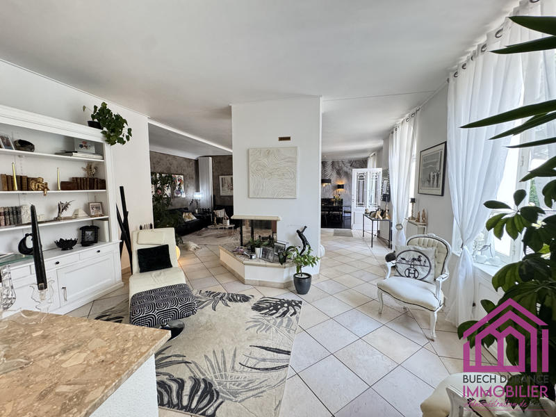 Villa - 233 m² - 6 pièces