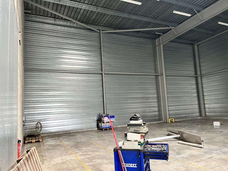 Local d'activités - 1 300 m²