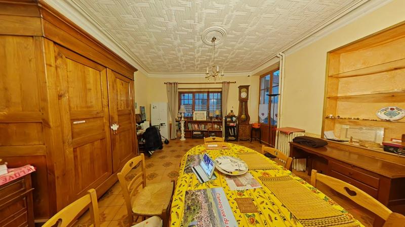 Maison - 200 m² - 7 pièces