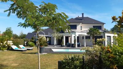 Propriété - 197 m² - 6 pièces