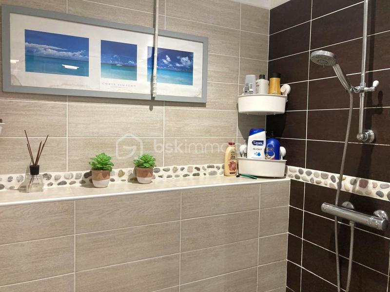 Maison traditionnelle - 104 m² - 5 pièces