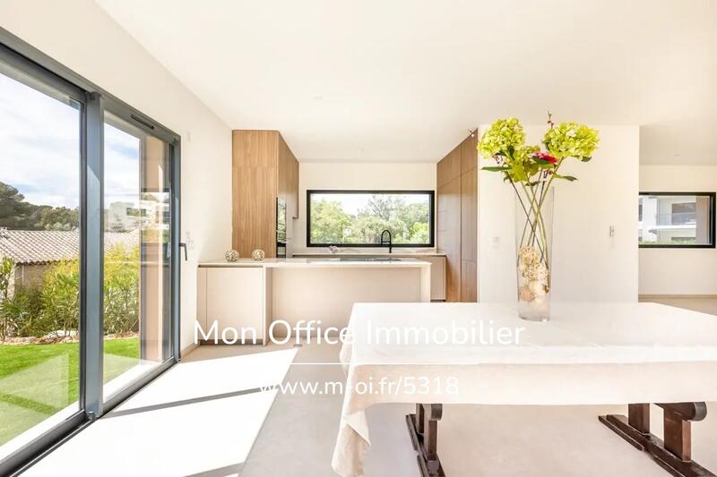 Maison - 291 m² - 8 pièces