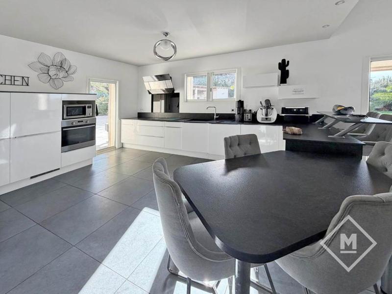 Maison d'architecte - 250 m² - 7 pièces