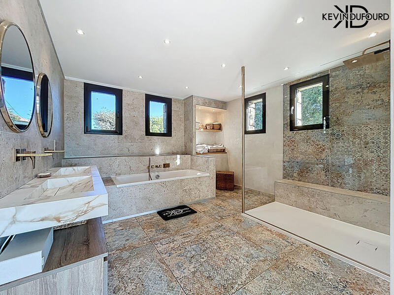 Maison - 432 m² - 14 pièces