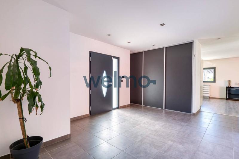 Maison - 300 m² - 8 pièces