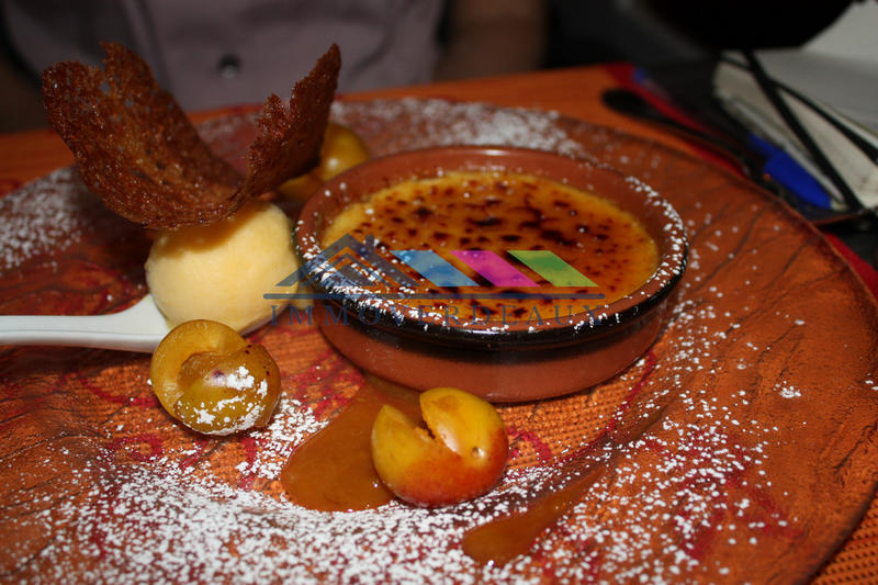 Local commercial - 1 800 m² - 25 pièces