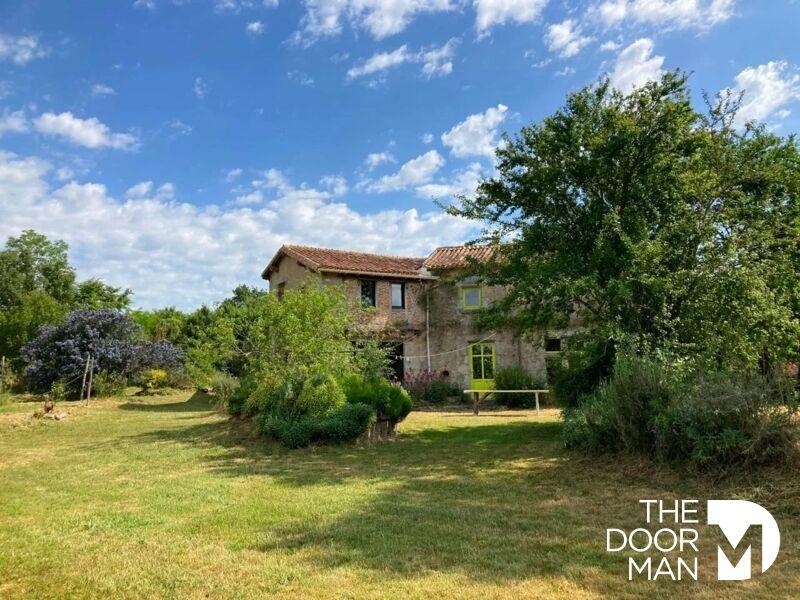 Propriété - 260 m² - 8 pièces