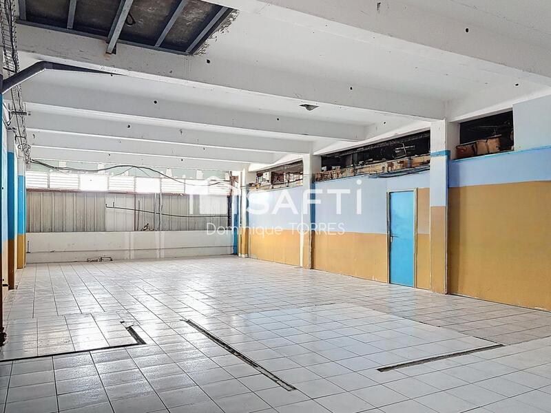 Local commercial - 125 m² - 1 pièce