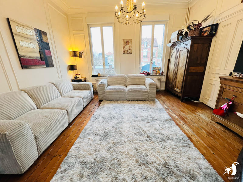 Maison - 240 m² - 8 pièces