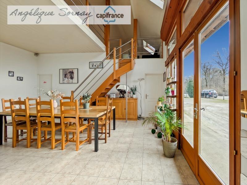 Maison - 210 m² - 8 pièces