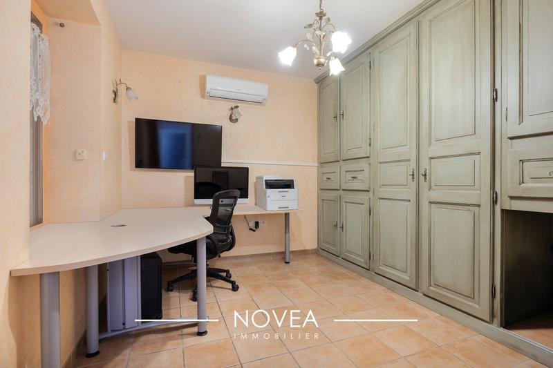 Maison - 220 m² - 9 pièces