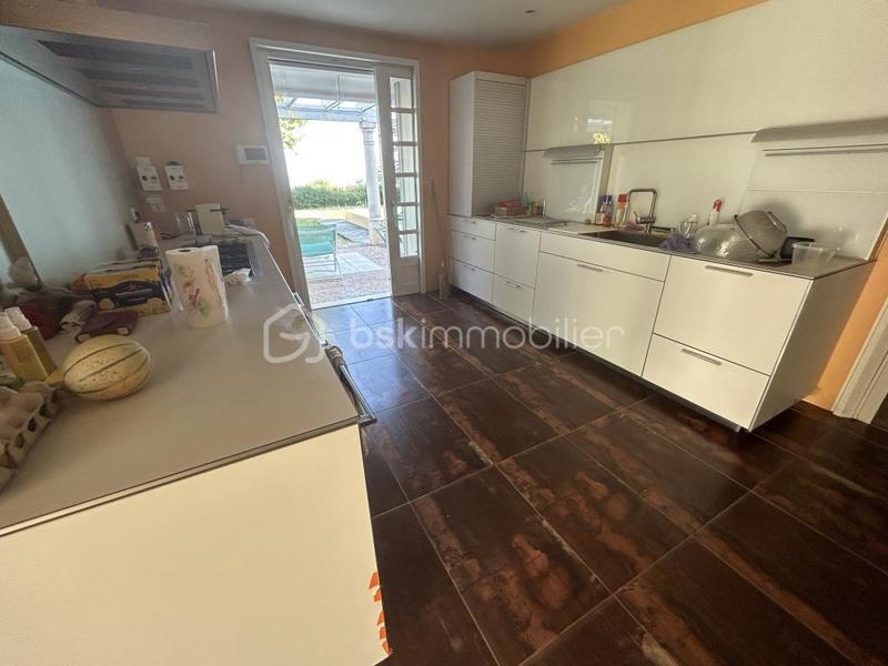 Propriété - 600 m² - 13 pièces