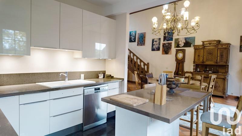 Maison - 268 m² - 10 pièces