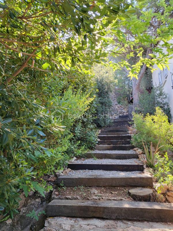 Propriété - 222 m² - 6 pièces