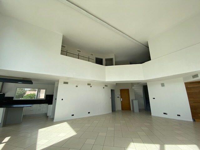 Villa - 242 m² - 6 pièces