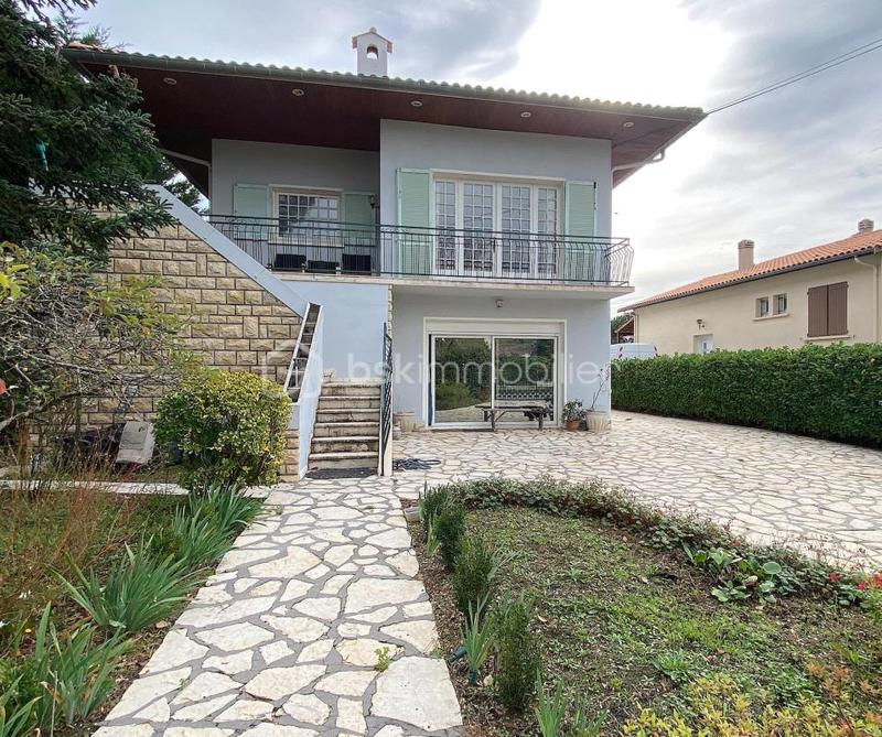 Maison - 248 m² - 8 pièces