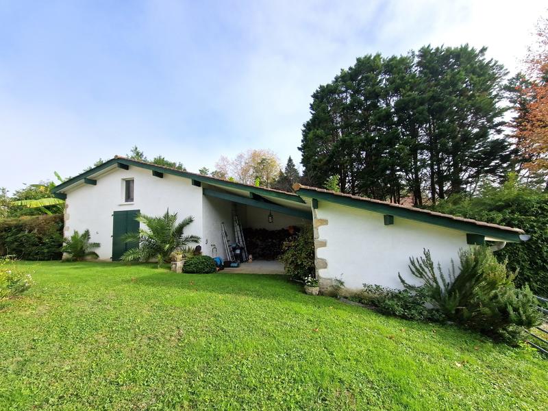 Maison - 547 m² - 9 pièces