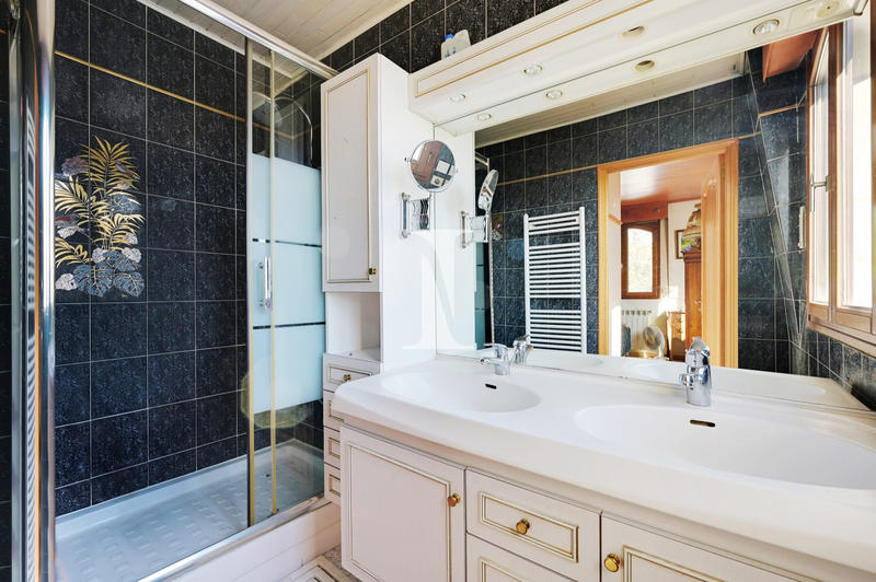 Maison - 137 m² - 5 pièces