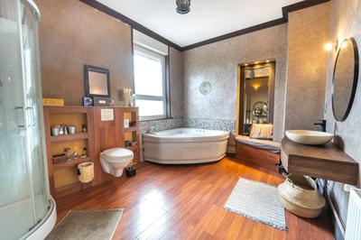 Maison - 190 m² - 9 pièces