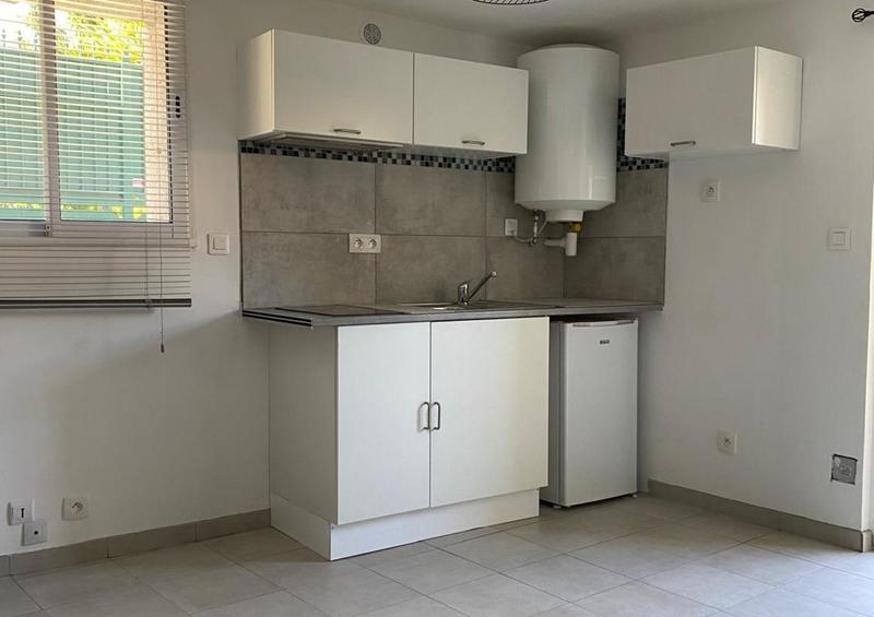 Studio - 14 m² - 1 pièce