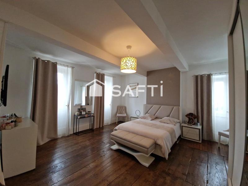 Maison - 213 m² - 5 pièces