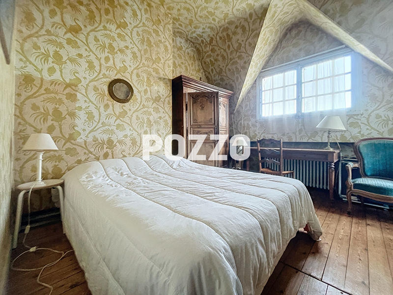 Maison - 239 m² - 9 pièces