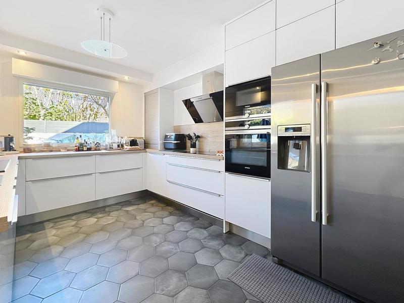 Maison - 241 m² - 10 pièces