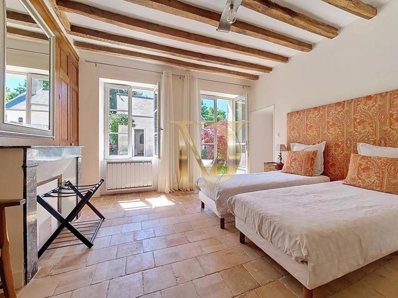 Propriété - 350 m² - 10 pièces