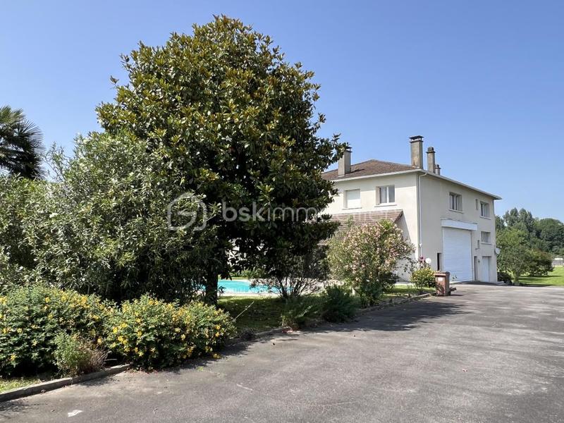 Maison - 282 m² - 9 pièces