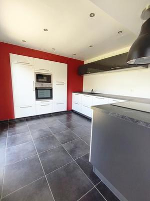 Maison - 92 m² - 5 pièces