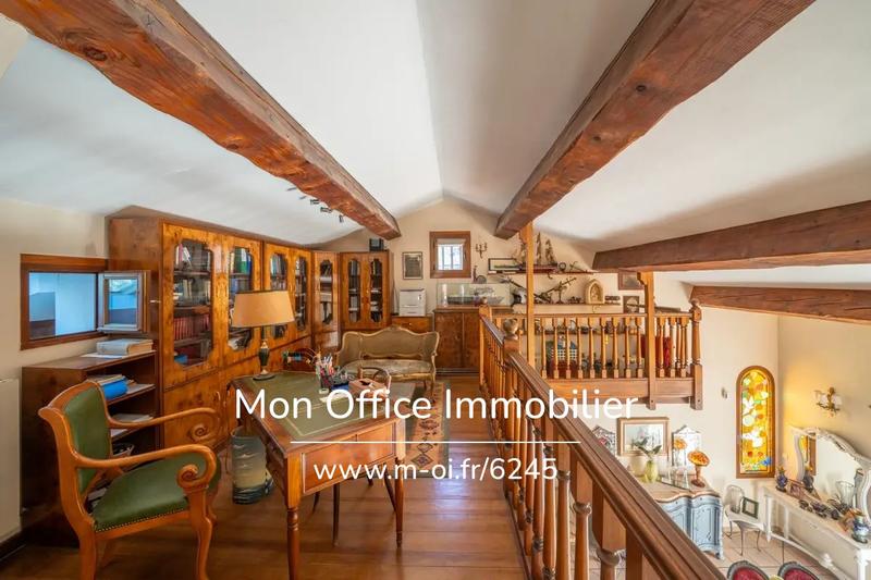 Maison - 233 m² - 7 pièces