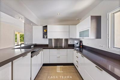 Villa - 271 m² - 9 pièces