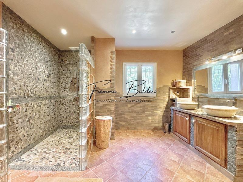 Maison - 269 m² - 7 pièces