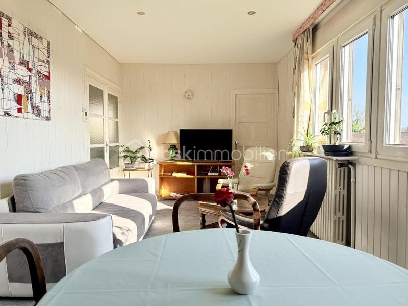 Maison - 99 m² - 5 pièces