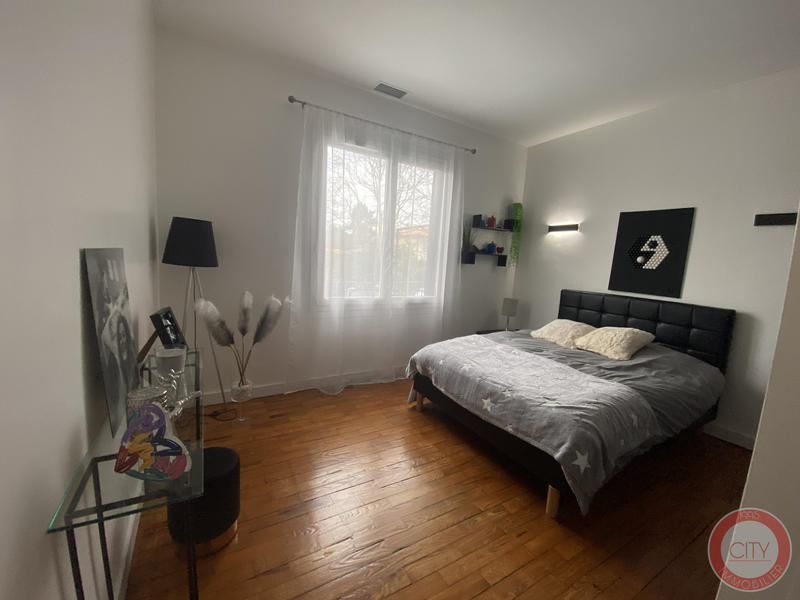 Maison traditionnelle - 223 m² - 9 pièces