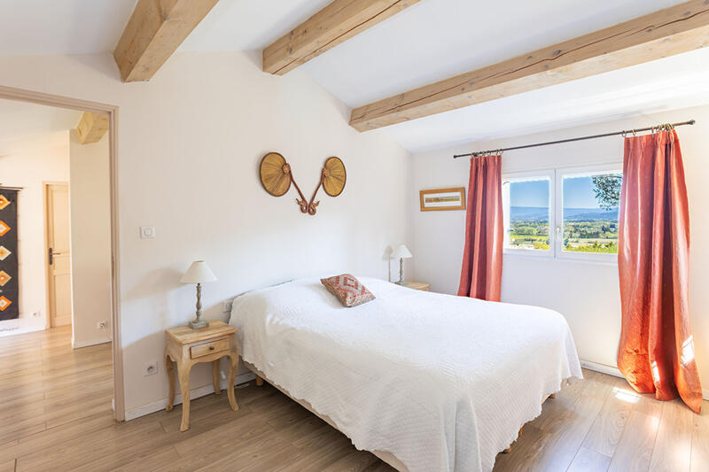 Maison - 245 m² - 9 pièces