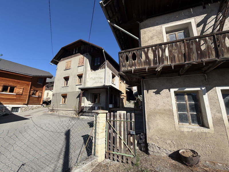 Maison - 324 m² - 5 pièces