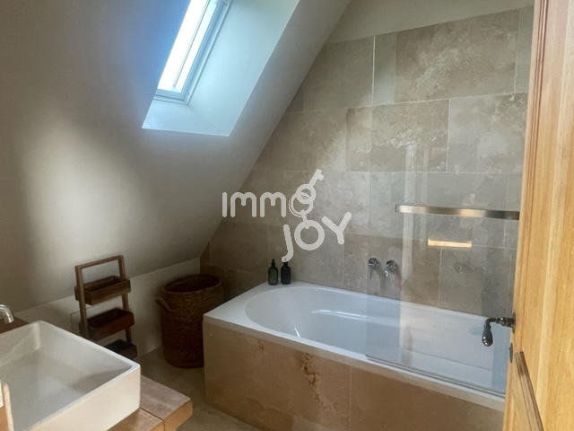 Propriété - 250 m² - 9 pièces