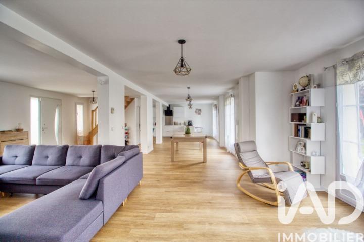 Maison - 208 m² - 6 pièces